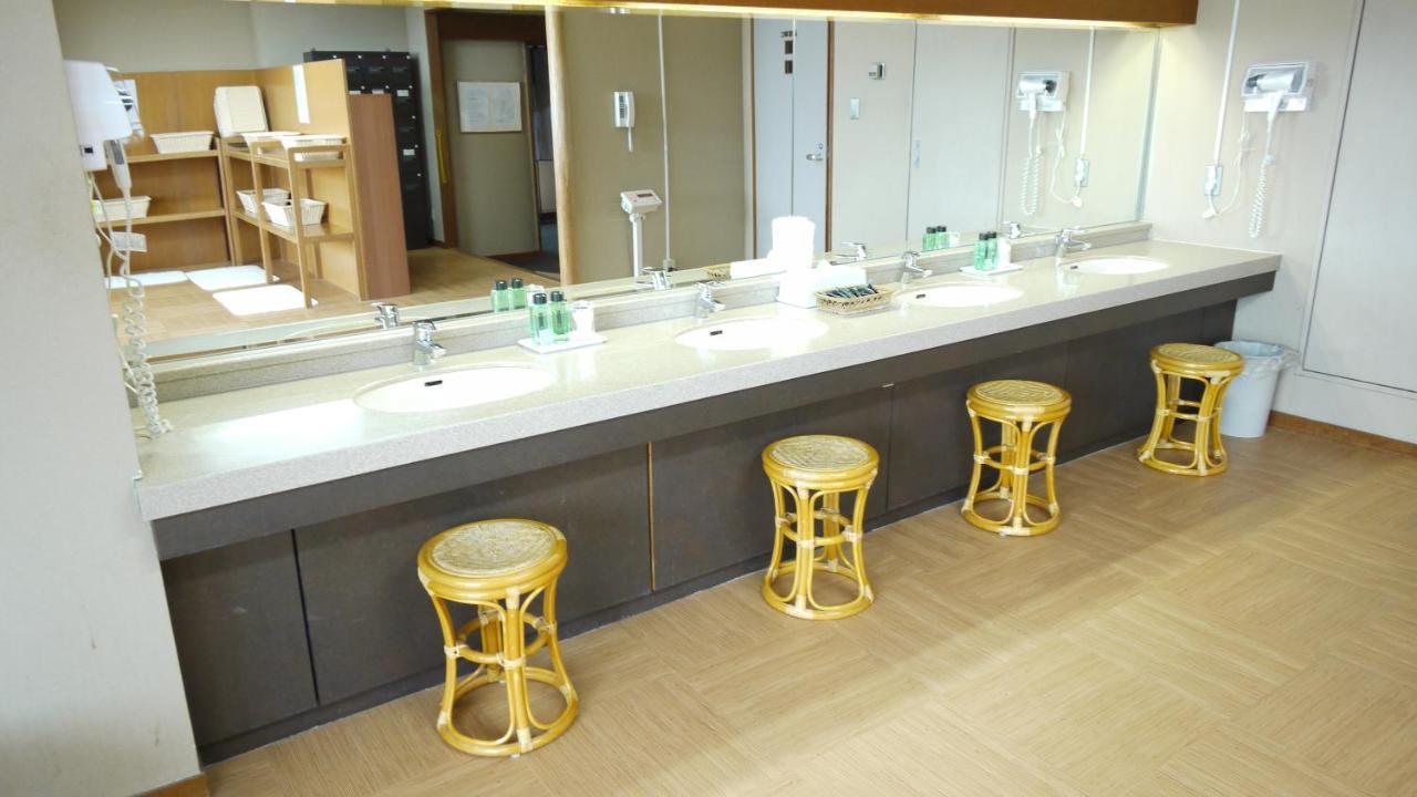 Route Inn Grantia Komatsu Airport Екстериор снимка